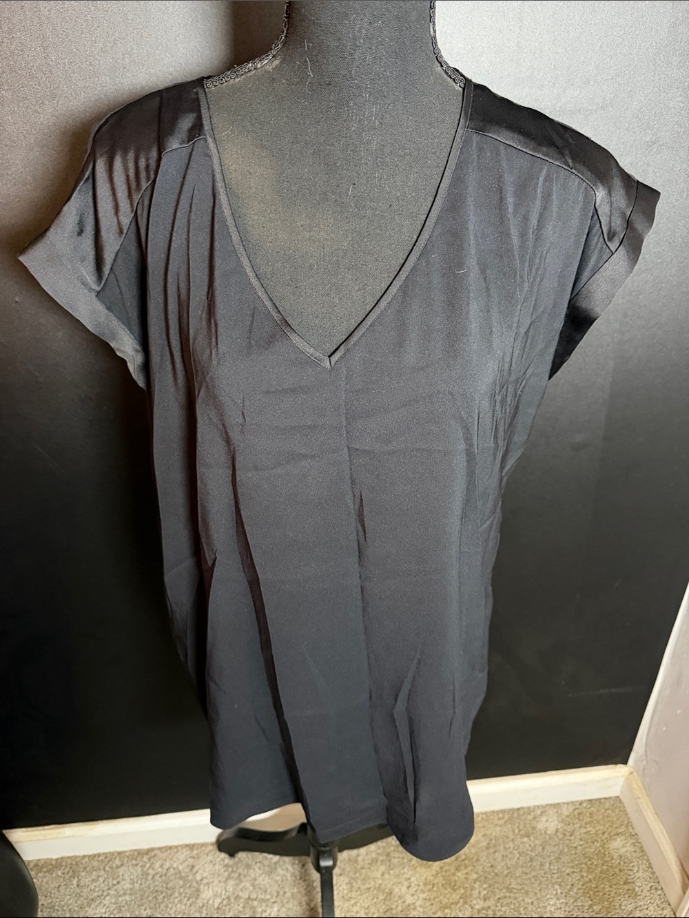 Express Women's Black V-Neck Cap Sleeve Top Size L